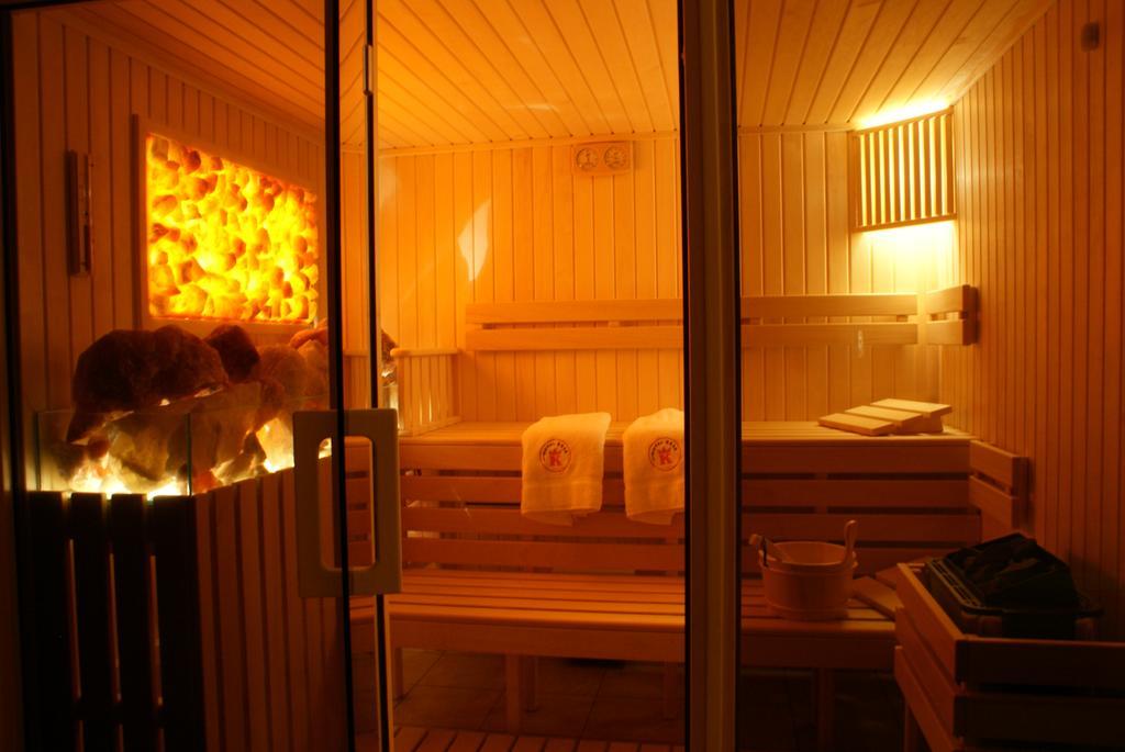 Hotel Krak Myślenice Buitenkant foto