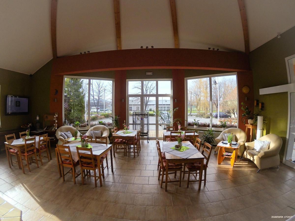 Hotel Krak Myślenice Buitenkant foto