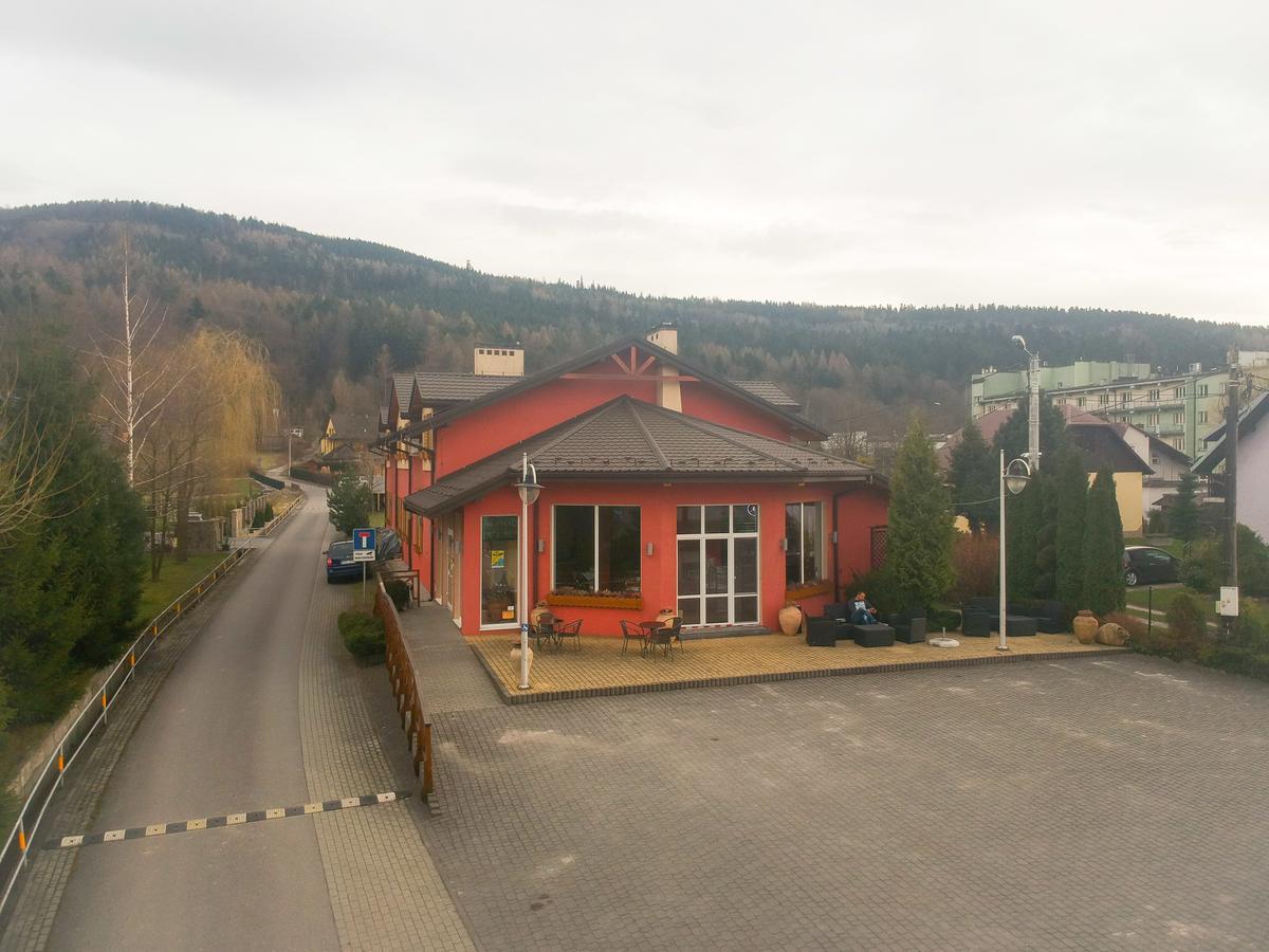 Hotel Krak Myślenice Buitenkant foto